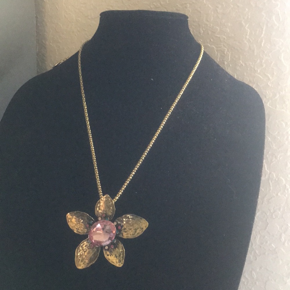Betsy Johnson Purple flower Necklace - Picture 2 of 4